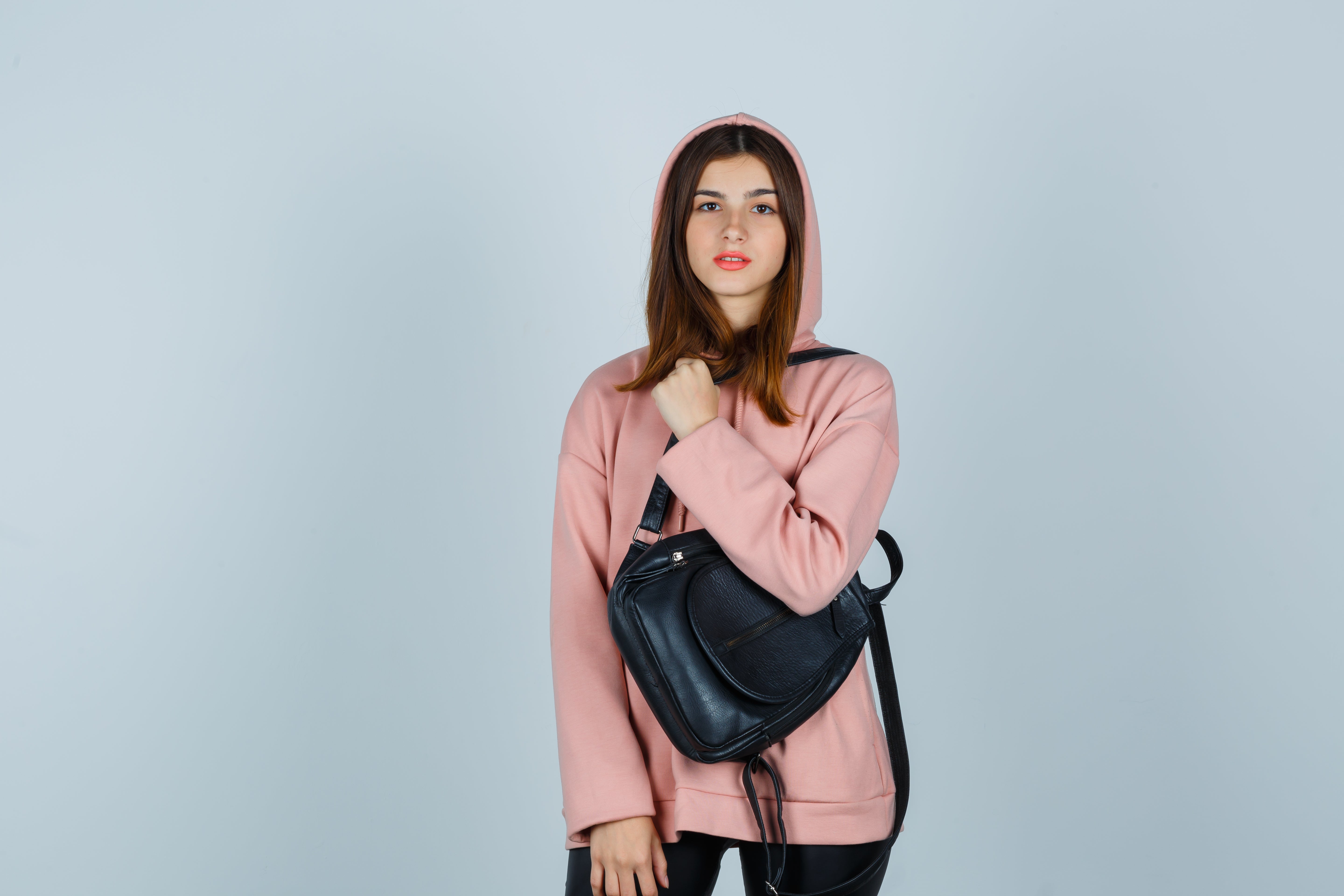 Crossbody or Shoulder Bag? What Women Should Choose Based on Daily Routine
