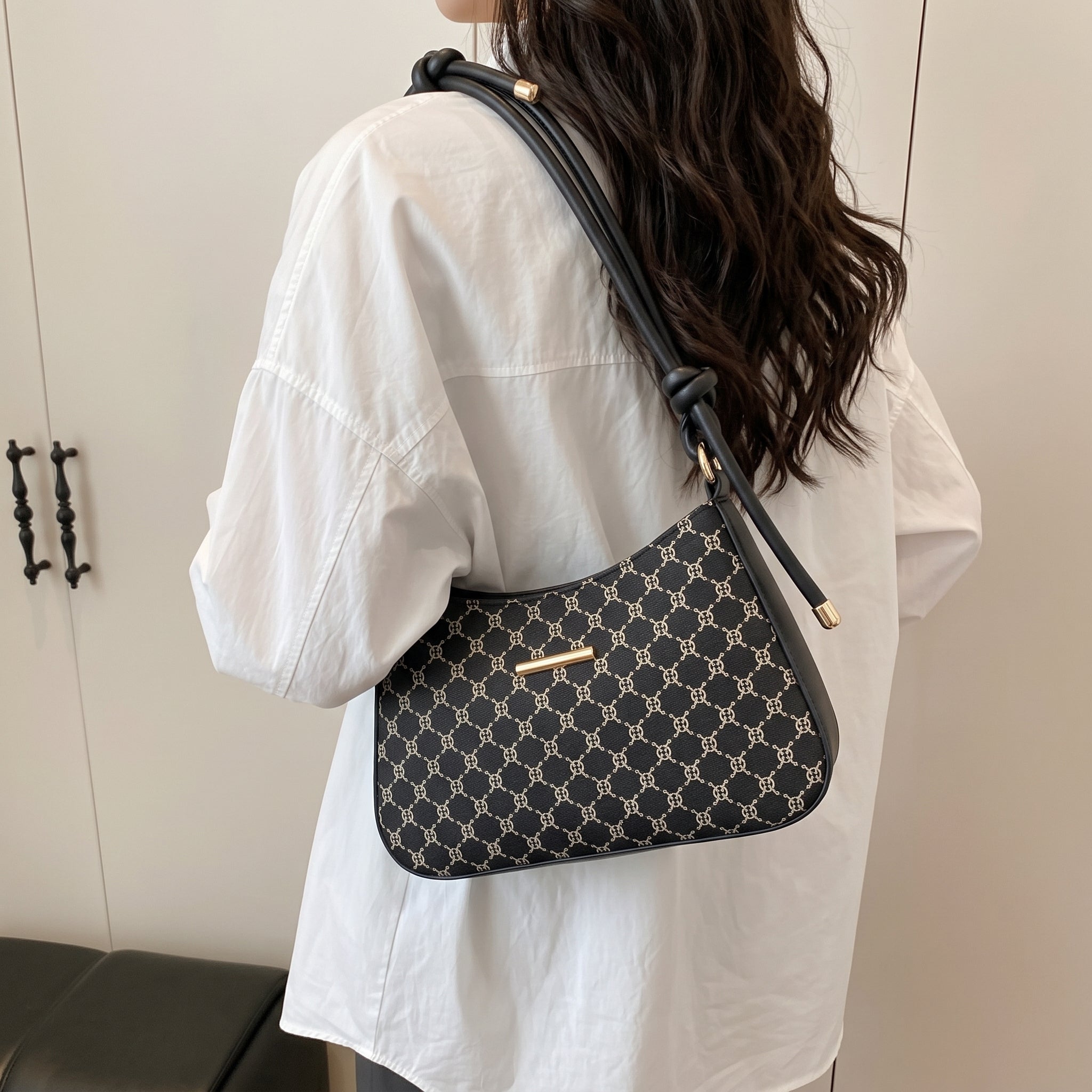 BM15 Shoulder Bag Black